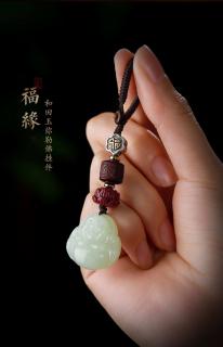 天然和田玉大肚弥勒佛佛像汽车钥匙扣挂件笑佛银福朱砂莲花挂饰品